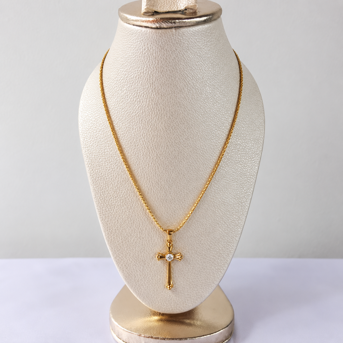 Cadena Grabada + Dije Cruz Piedra - Mujer