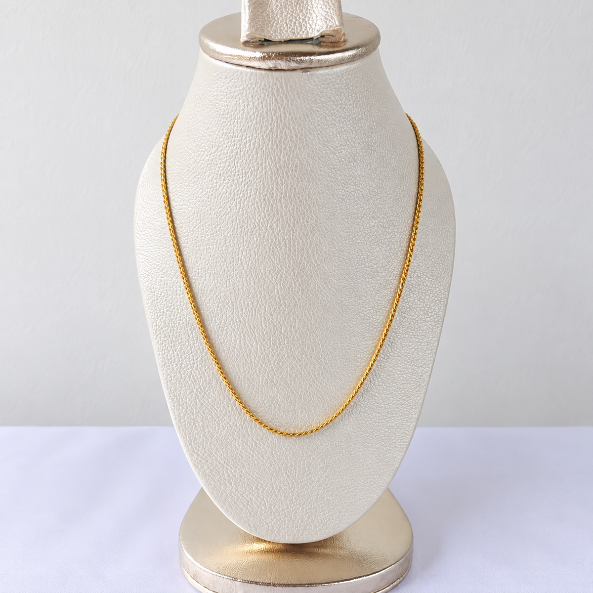 Cadena Grabada Mujer